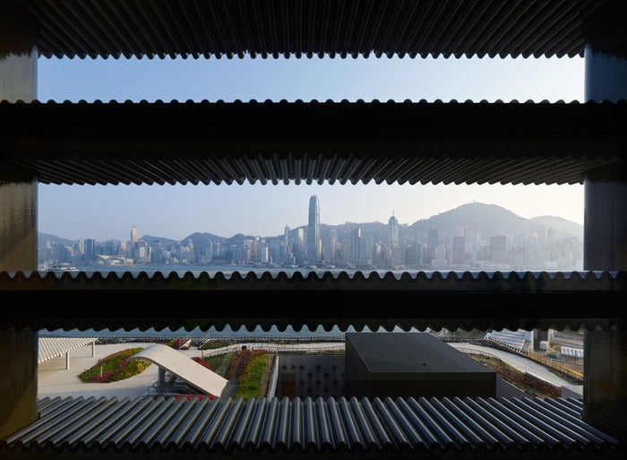 The South Roof Garden viewed from the M+ building<br>
Photo:Virgile Simon Bertrand<br>
(C)Virgile Simon Bertrand<br>
Courtesy of Herzog & de Meuron