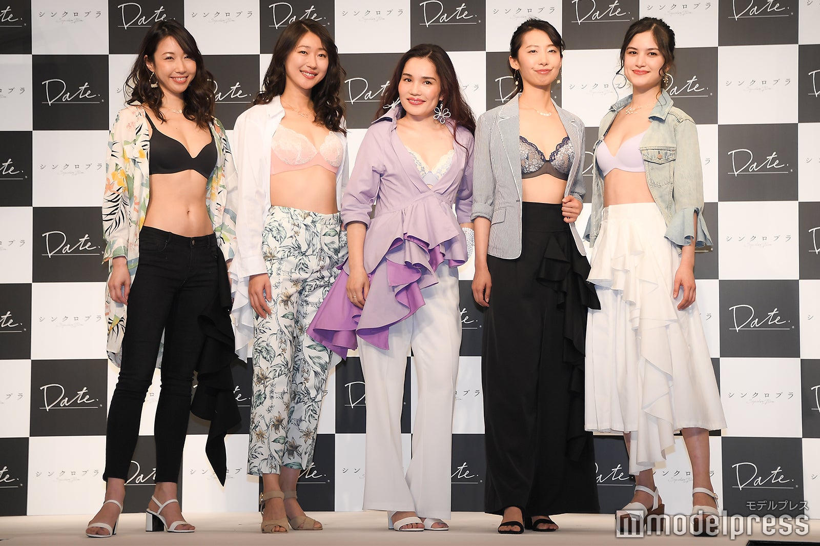 平野ノラ（中央）（C）モデルプレス