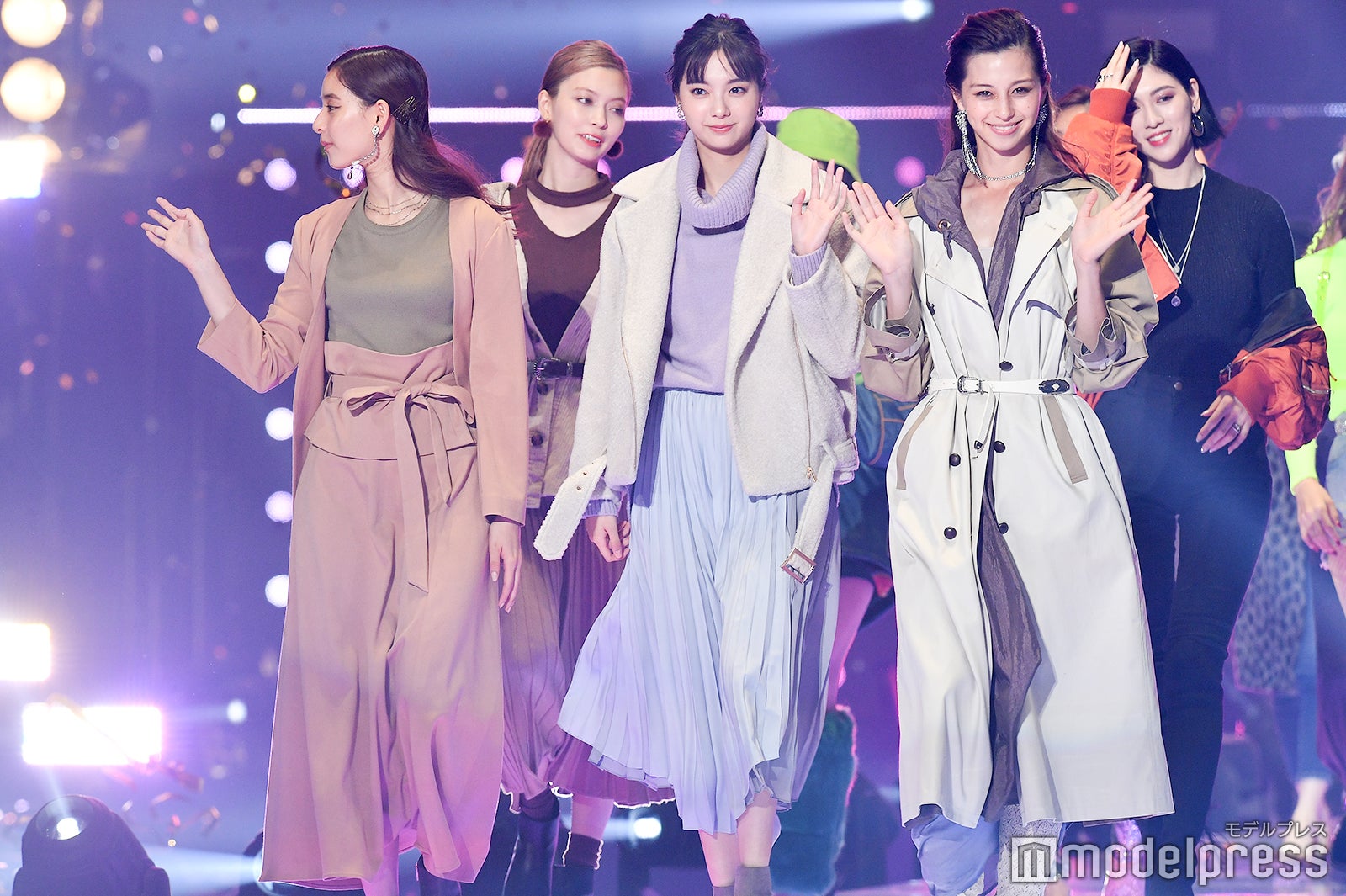 新木優子、新川優愛、中条あやみ／フィナーレの様子（C）モデルプレス