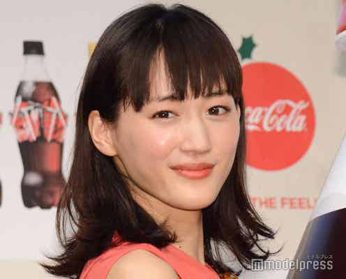 綾瀬はるか、天然炸裂 背中ざっくりドレスで美肌披露