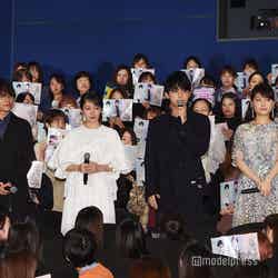 （左から）長井龍雪監督、吉岡里帆、吉沢亮、若山詩音（C）モデルプレス