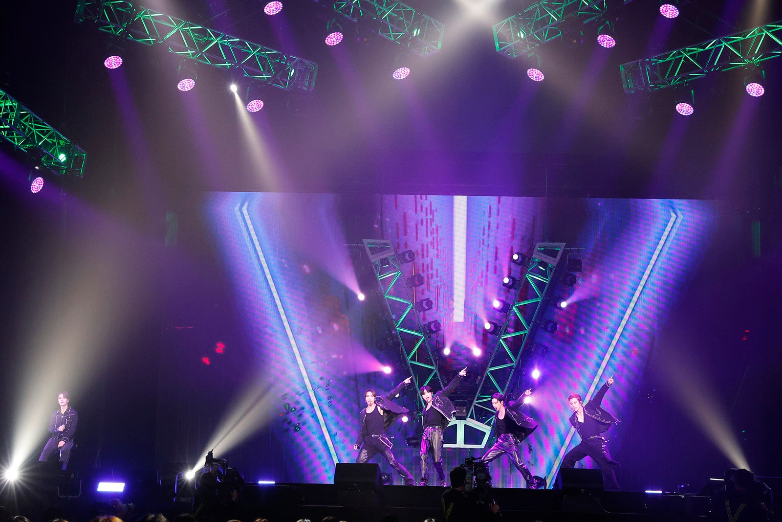 WayV（左から）クン、ヘンドリー、シャオジュン、テン、ヤンヤン「WayV JAPAN EVENT 2023 ‘The First Vision’」より（C）KAORU SATO