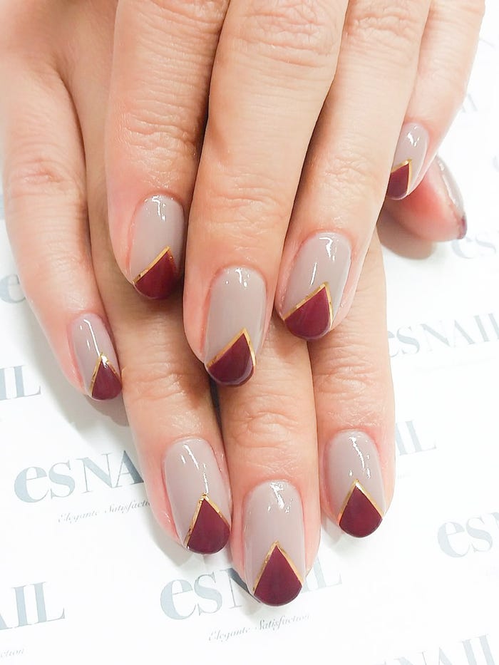 グレー×ボルドーの相性は◎/画像提供:esNAIL