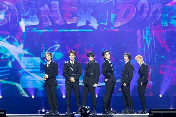 BOYNEXTDOOR、BTS「DOPE」カバー モノマネも披露でギャップ炸裂＜KCON HONG KONG 2024＞