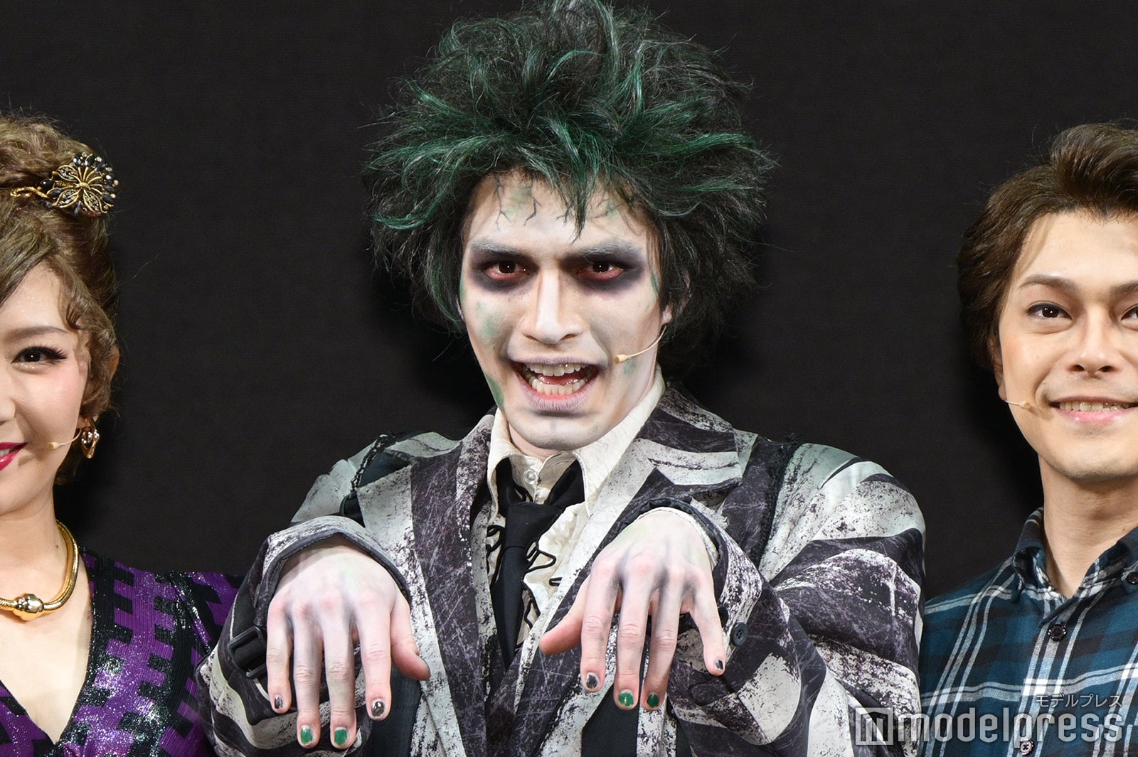 フォトセッション中ひたすらふざけるジェシー（C）モデルプレス