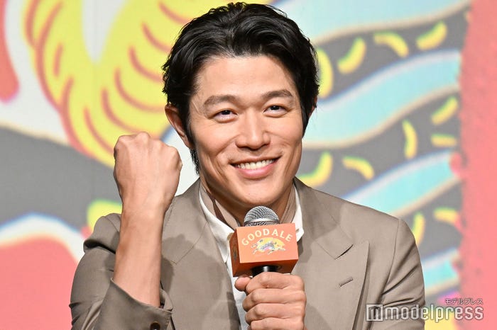 鈴木亮平(C)モデルプレス