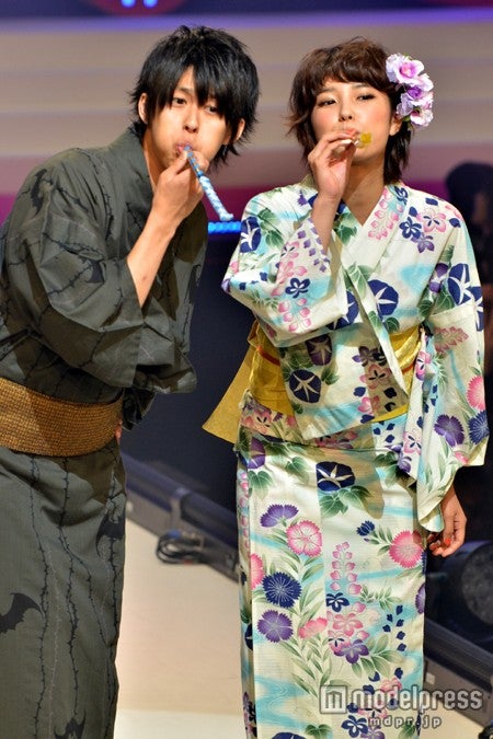 （左から）鈴木勝大、三根梓