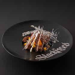 Plate Parfait -Uprise- 税込1,990円(C)BIGHIT MUSIC & HYBE. All Rights Reserved.