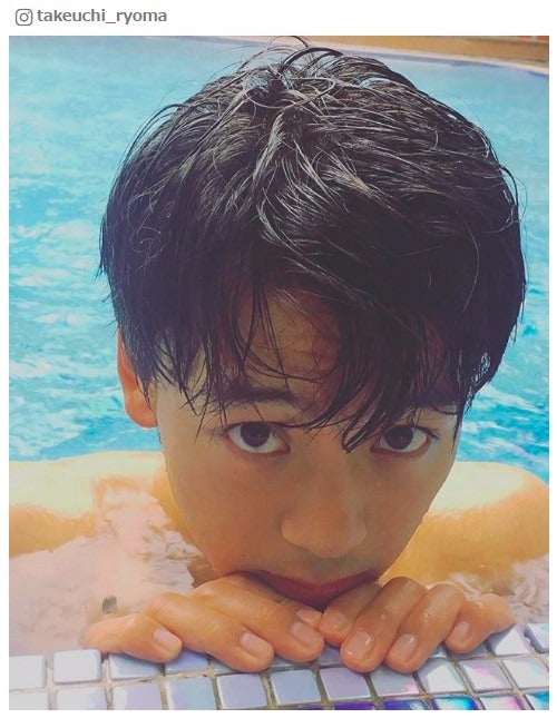 竹内涼真、上目遣いショットが凄まじい破壊力「拾いたい」「ドSの血が騒ぐ」