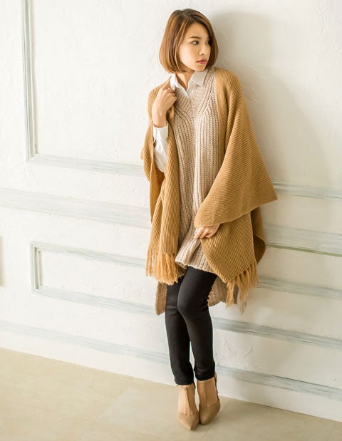 フリンジニットケープ「Re:EDIT by GALSTAR」2,998円（税込）／画像提供：Re:EDIT by GALSTAR