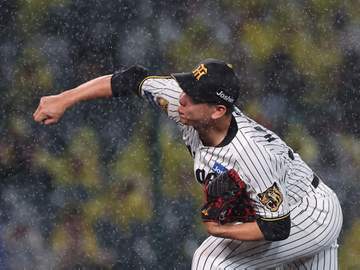 阪神 雨予報の甲子園で四回終了後に大雨 スタンドのファンはどよめき、通路へ避難する人も 中日が4点リードで五回へ突入