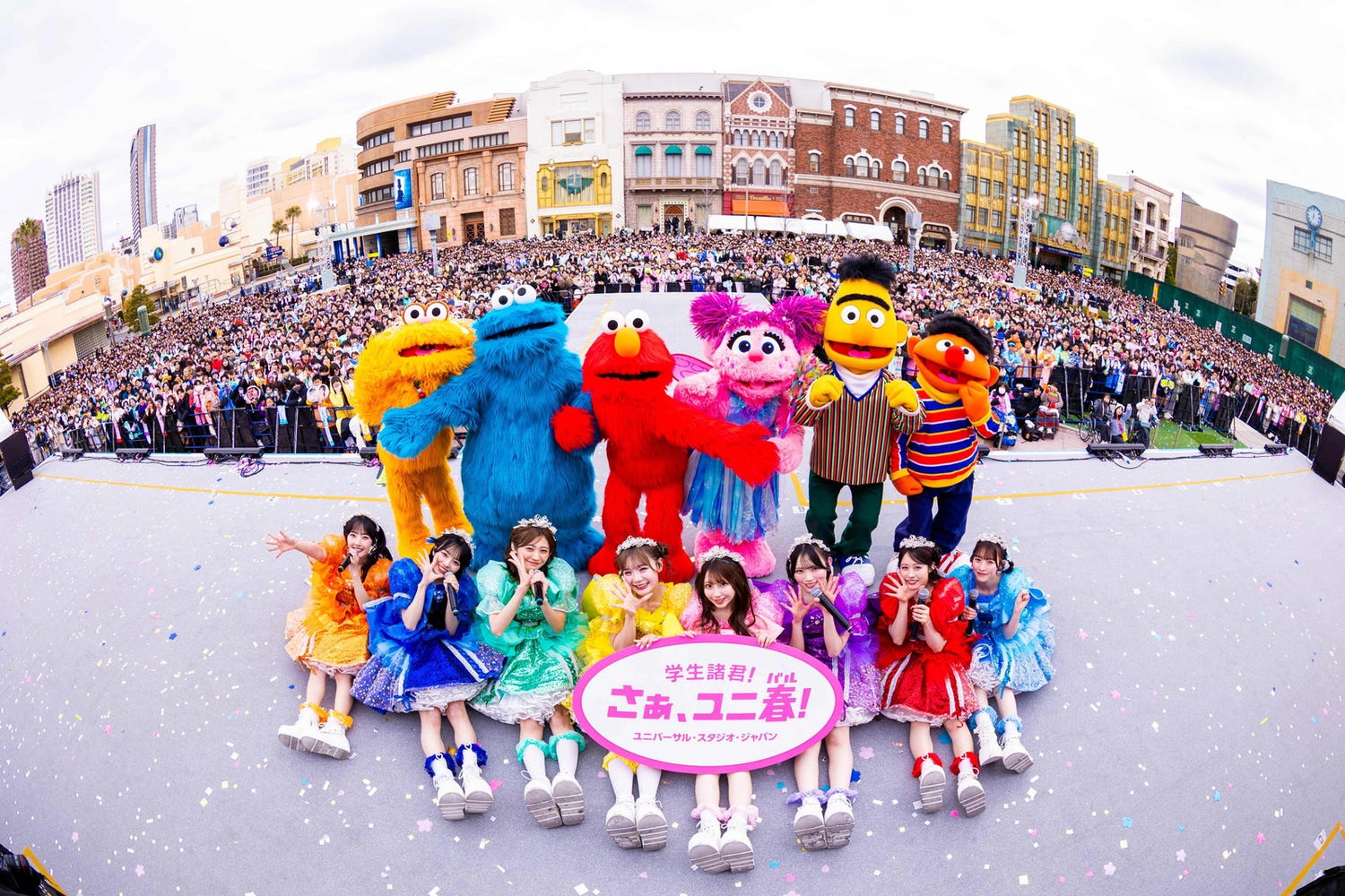 【USJ】CUTIE STREET、FRUITS ZIPPERが「ユニ春」に降臨!トレンド最前線の2組がパークで熱唱