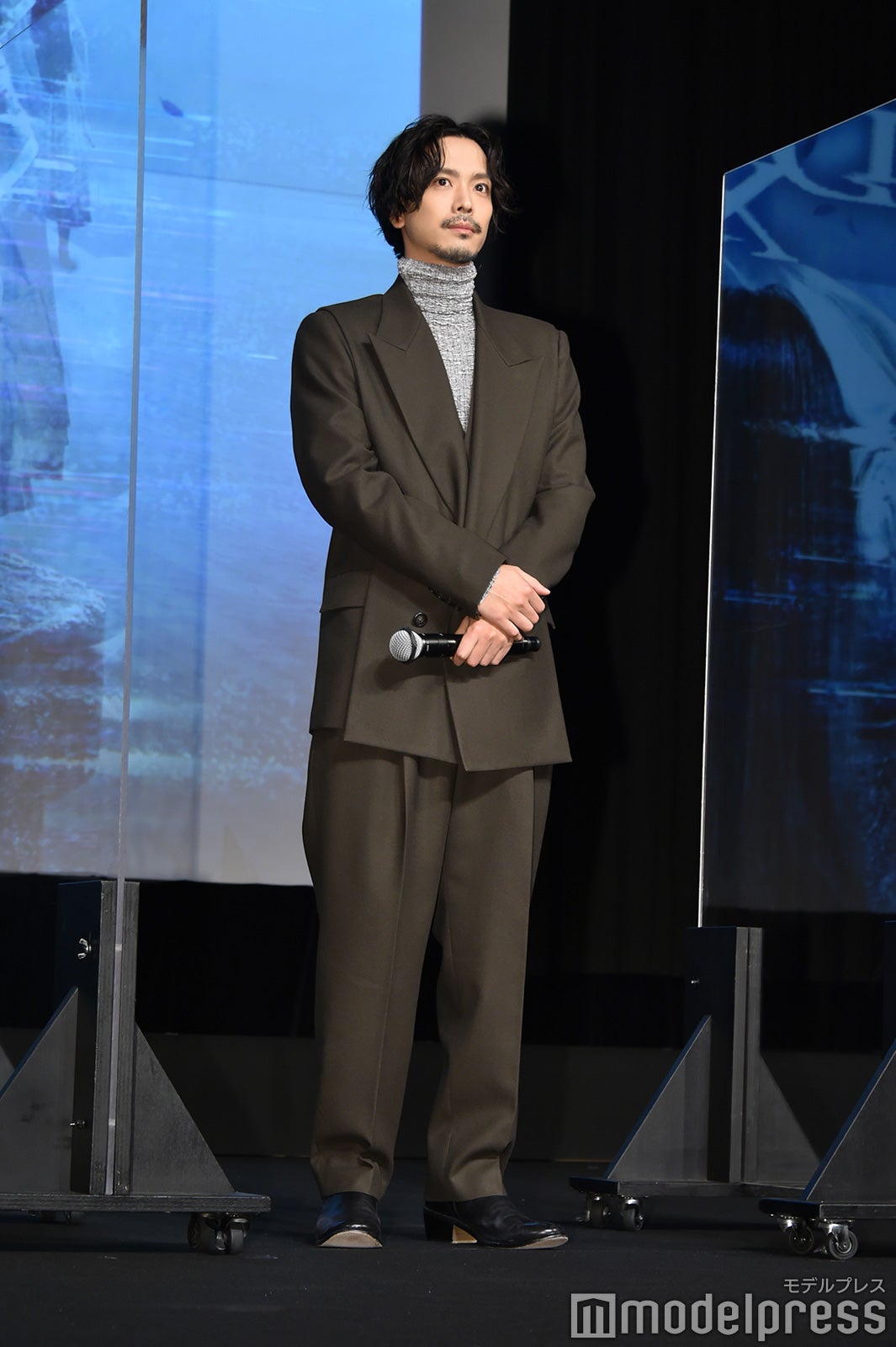 黒羽麻璃央（C）モデルプレス