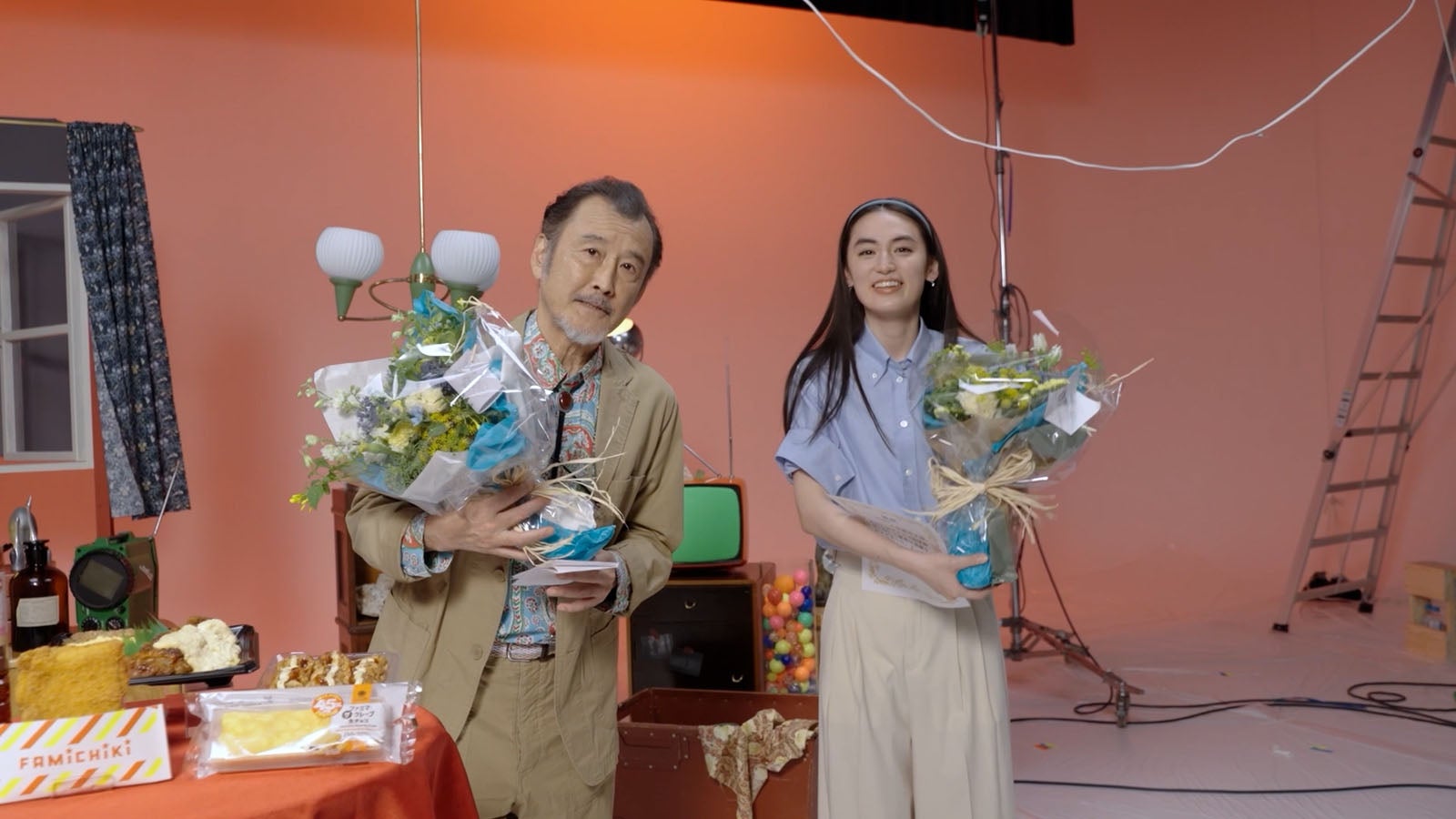 （左から）吉田鋼太郎、八木莉可子（提供画像）