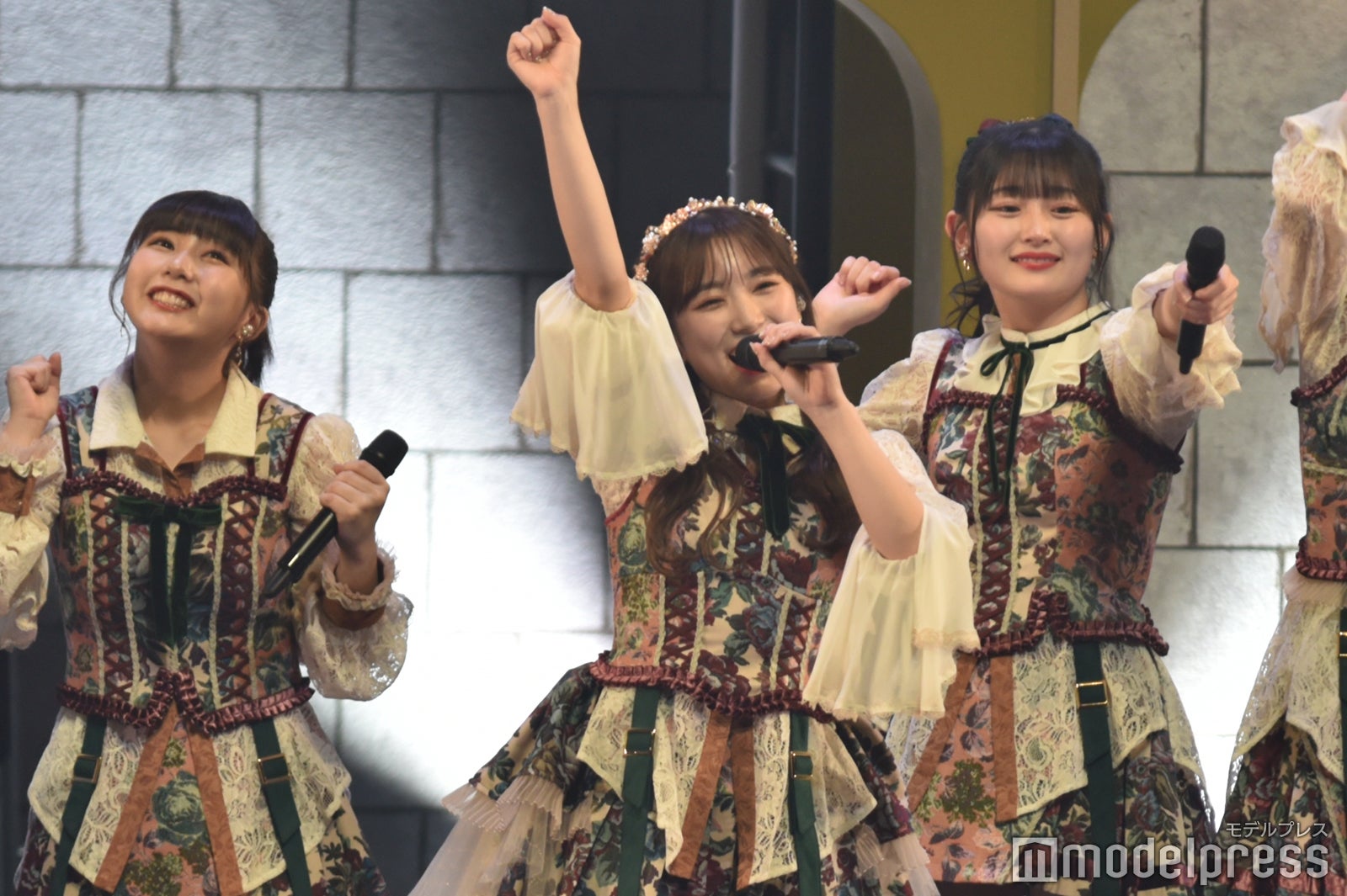 HKT48「私たちはお化けを倒す軍隊だ～！」コールをする矢吹奈子「矢吹奈子 卒業コンサート〜未来への翼〜」（C）モデルプレス