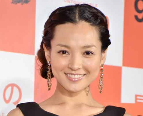 国仲涼子「変わらず美しい」「笑顔が可愛すぎ」オフショットに反響続々
