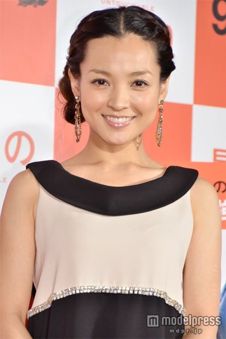 国仲涼子「変わらず美しい」「笑顔が可愛すぎ」オフショットに反響続々