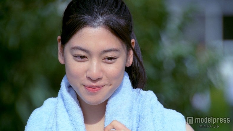 三吉彩花／シーブリーズ新TVCM「みせっこ」篇