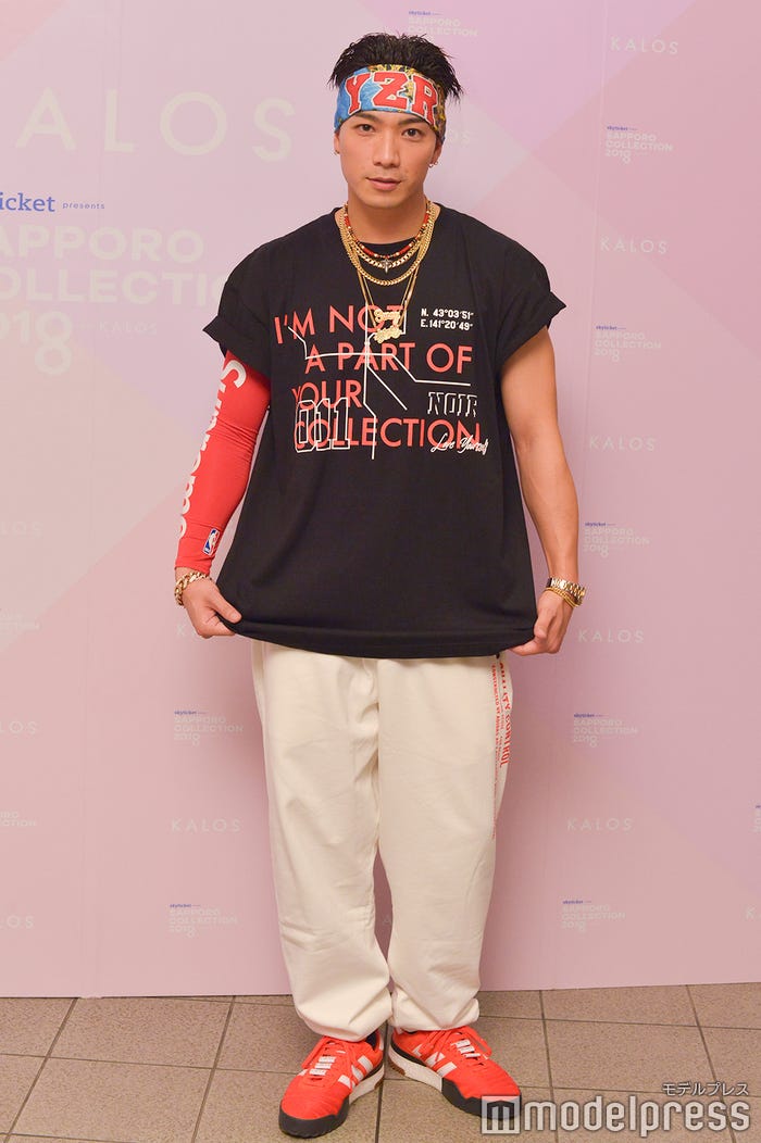 SWAY/Tシャツは自身がデザインを手がけた札幌コレクション初のオフィシャルグッズ(C)モデルプレス