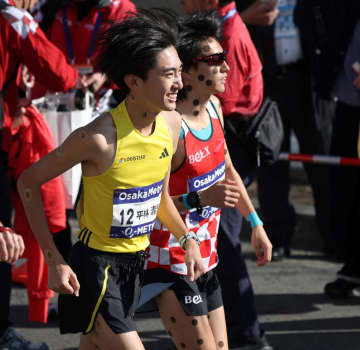 【大阪マラソン】平林清澄が日本人トップでMGC出場権獲！「すごいと思った」独走吉田響をとらえるも最終盤に失速→ゴール後に大の字「失速したのは悔しい」