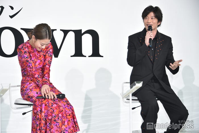 キスシーン直前にお弁当を食べていた高畑充希のエピソードを楽しそうに語る田中圭(C)モデルプレス