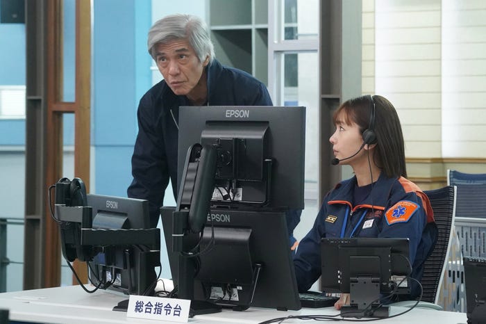 佐藤浩市、中村ゆり「119エマージェンシーコール 」第1話(C)フジテレビ