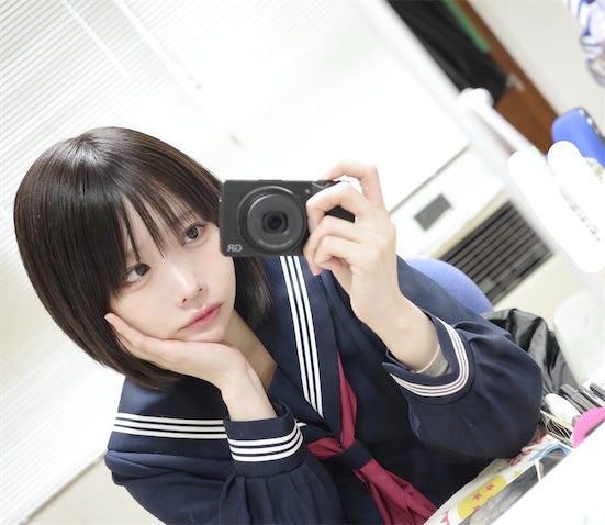 「まだJKでも行けるよ」あのちゃん、ドラマ『惡の華』より“セーラー服”オフショット公開