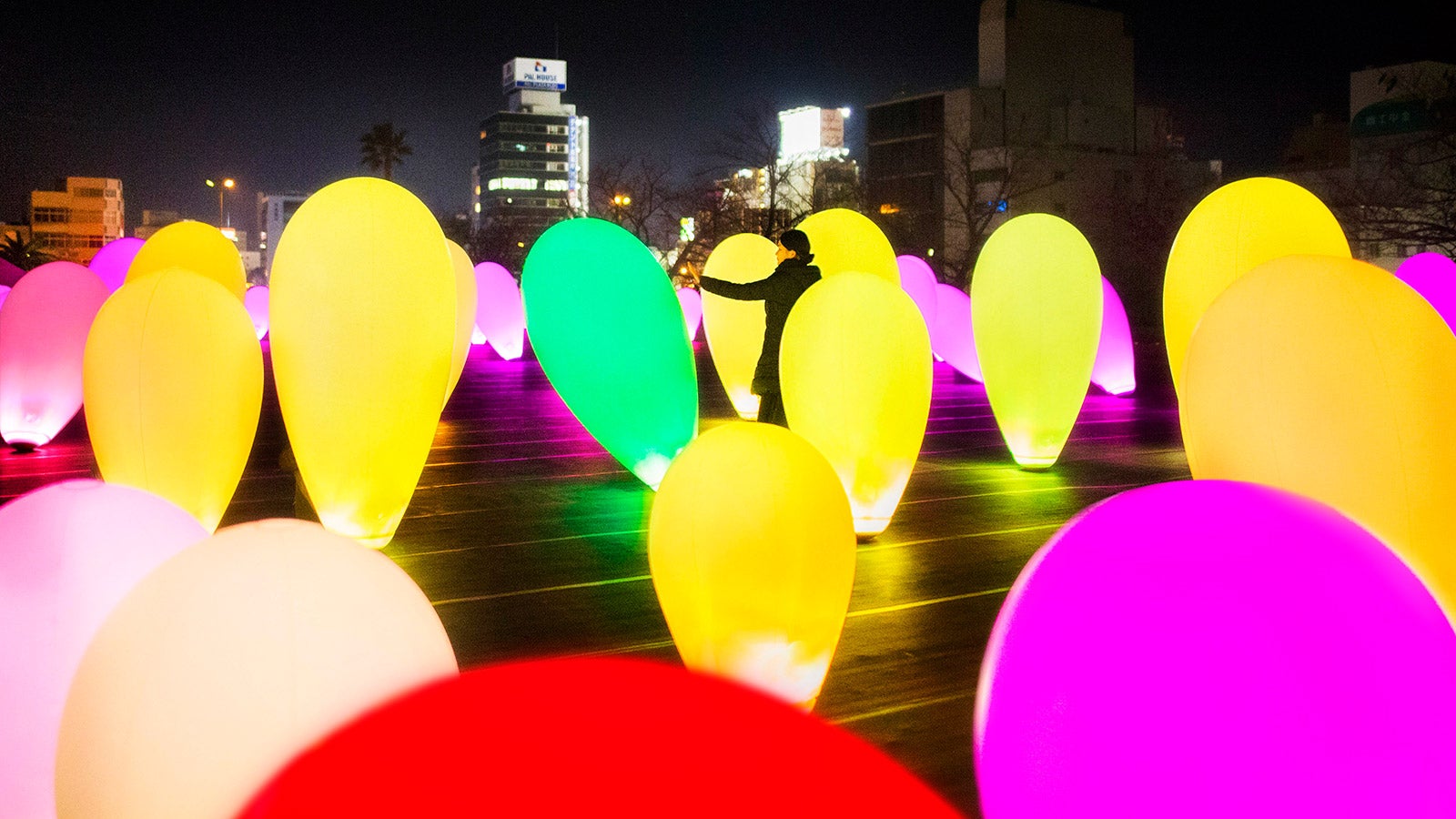 メッツァビレッジが光のアート空間に「森と湖の光の祭」開催