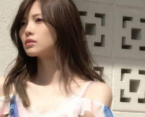 乃木坂46白石麻衣は“裏側”も美しい!デコルテあらわに夏先取り