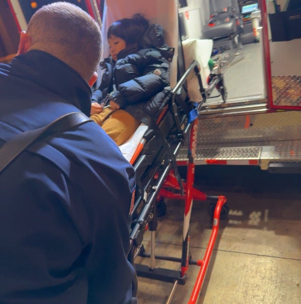 アメリカで救急搬送される景寅の様子／アレクサンダーオフィシャルブログより