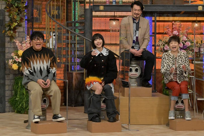 (左から)カンニング竹山、あの、小田井涼平、かたせ梨乃 (C)読売テレビ