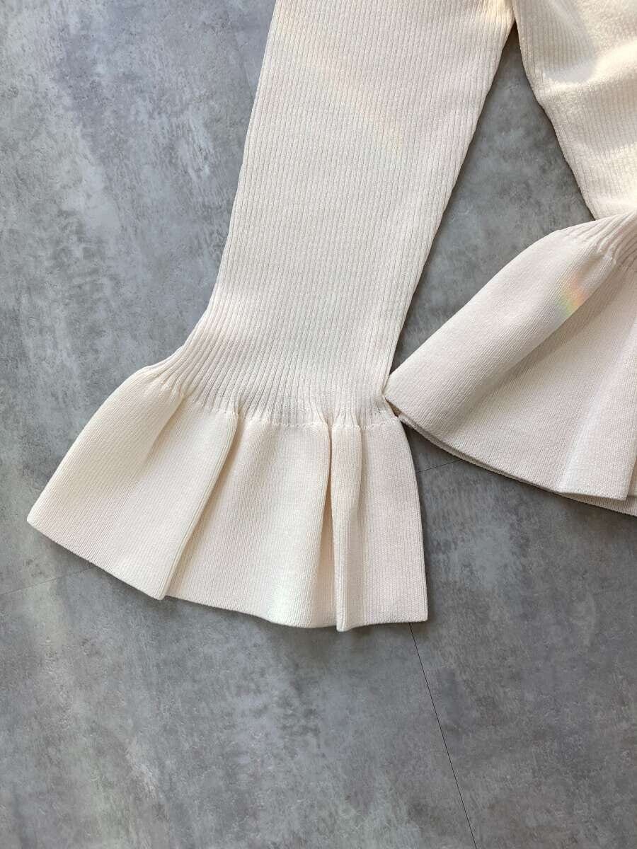 GUのリブフリルカーディガン