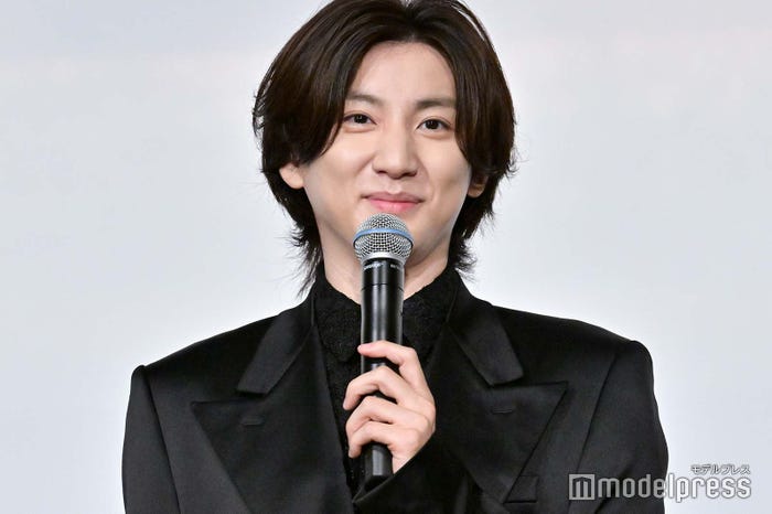 公開日に雨を降らせてしまった雨男の京本大我(C)モデルプレス