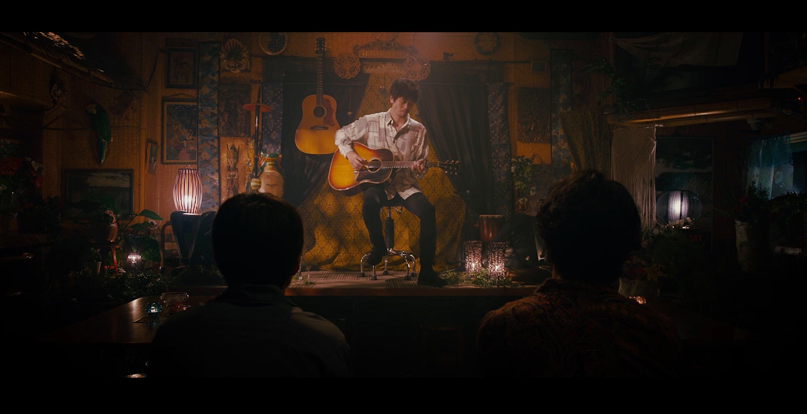 「ルリモハリモ」MVより（提供写真）