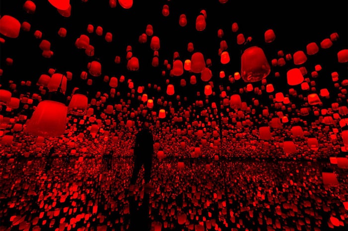 呼応するランプの森 - ワンストローク、 Flame／画像提供：チームラボ