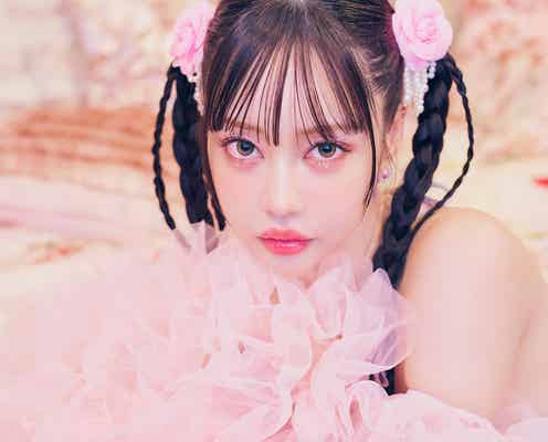 中村里砂、肩出しミニワンピで肌見せ 三つ編みヘアが可愛い<PECHE_party>