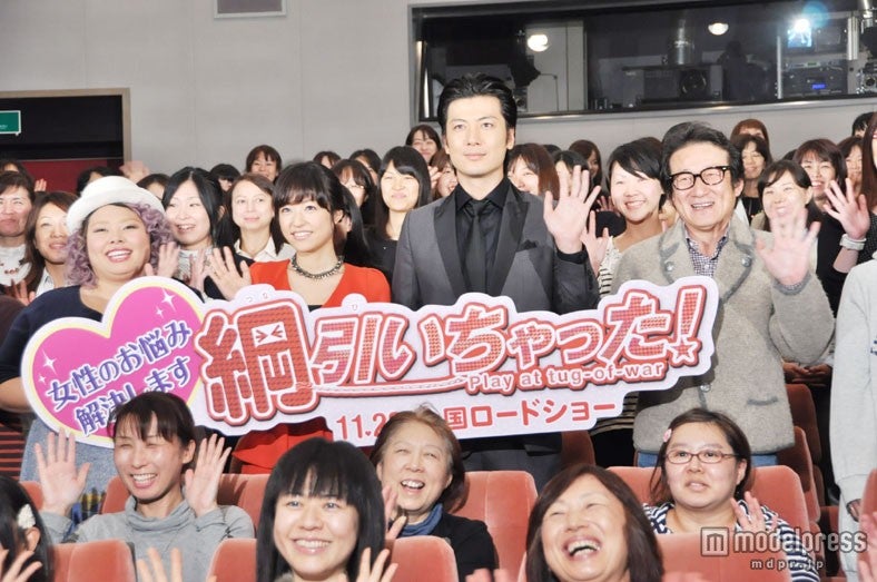 映画「綱引いちゃった！」の女性限定試写会の様子