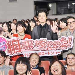 映画「綱引いちゃった!」の女性限定試写会の様子