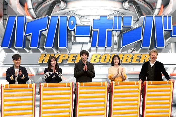 (左から)名倉潤、永野芽郁、山田裕貴、松本若菜、遠藤憲一(C)フジテレビ