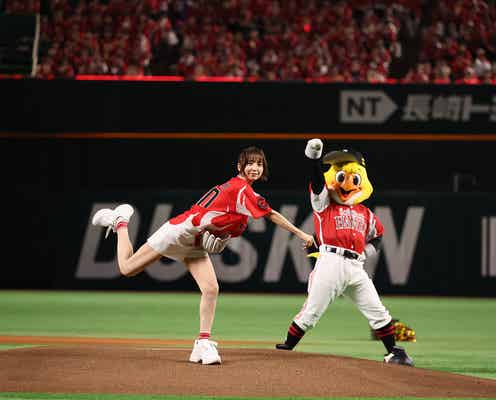 篠田麻里子、地元福岡で豪快ピッチング AKB48は「ヘビロテ」ほか新曲初披露も