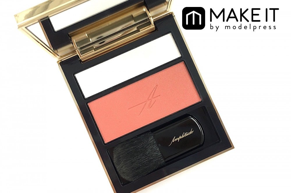 Amplitude／コンスピキュアス チークス／07 コーラルピンク／6,800円（税抜） (C)メイクイット