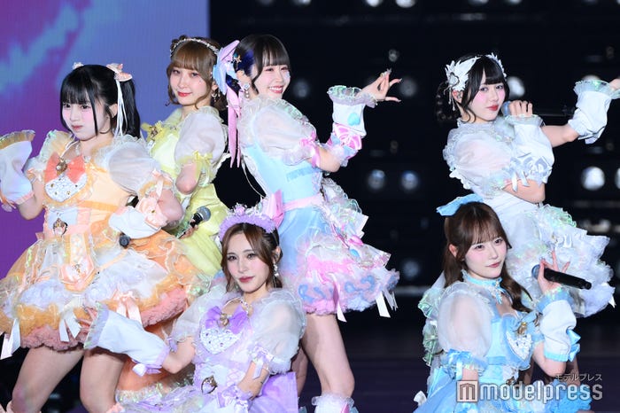 Pretty Chuu/(左上から時計回り)望月もも、白愛ゆあ、ゆりにゃ、白咲りこ、齊藤千夏、谷川聖(C)モデルプレス