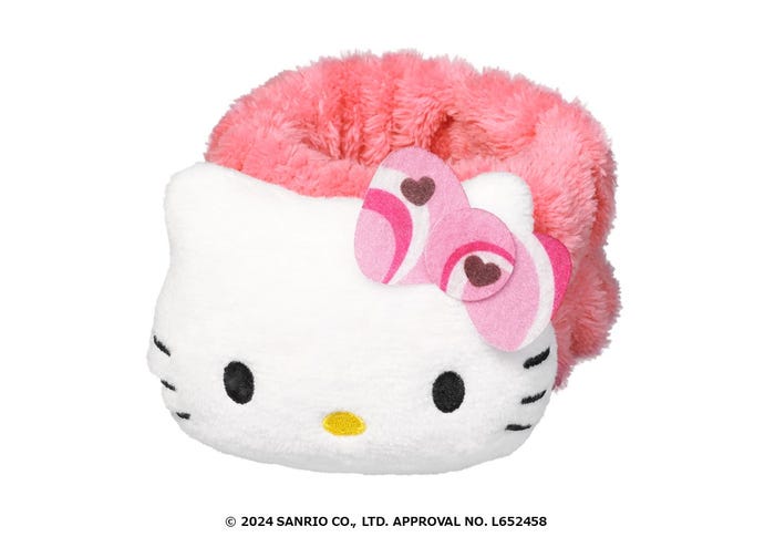 ふわふわスリーブ付き スリーブサイズ(キティ部分)ヨコ 約8.5cm×タテ 約6.5cm(C)2024 SANRIO CO., LTD. APPROVAL NO. L652458