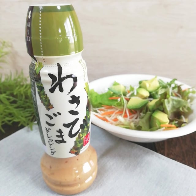 カルディのわさびごまドレッシングとサラダ