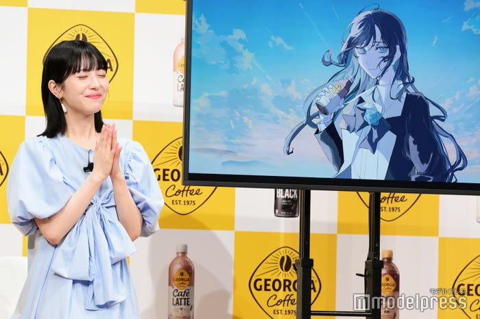 浜辺美波、Ado(C)モデルプレス