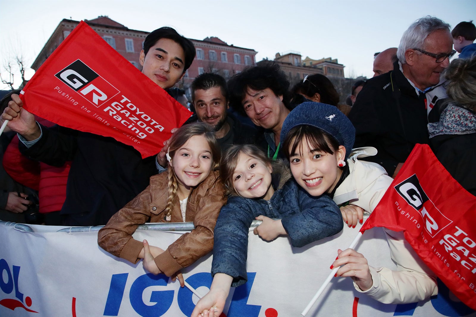 東出昌大＆森川葵“憧れ”の舞台裏も見学　ド迫力の観戦旅