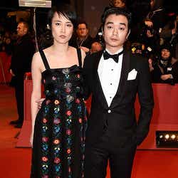 モデルプレス - 菊地凛子&染谷将太、夫婦揃って「ベルリン国際映画祭」出席
