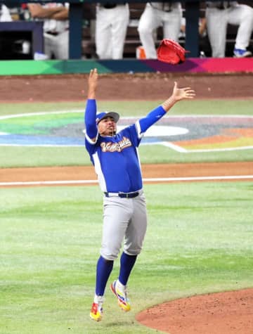 WBC初Vのベネズエラ代表 歓喜のラストシーンにネット大注目 パレンシアが高々とグラブ放り投げ画面から消える「大谷の帽子とどっちの方が」「おもろい」