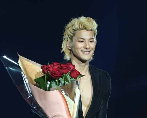 「ダメ恋」で話題の鈴木貴之、“裸×ジャケット”で肉体美披露 黄色い歓声飛び交う<神コレ2016S/S>