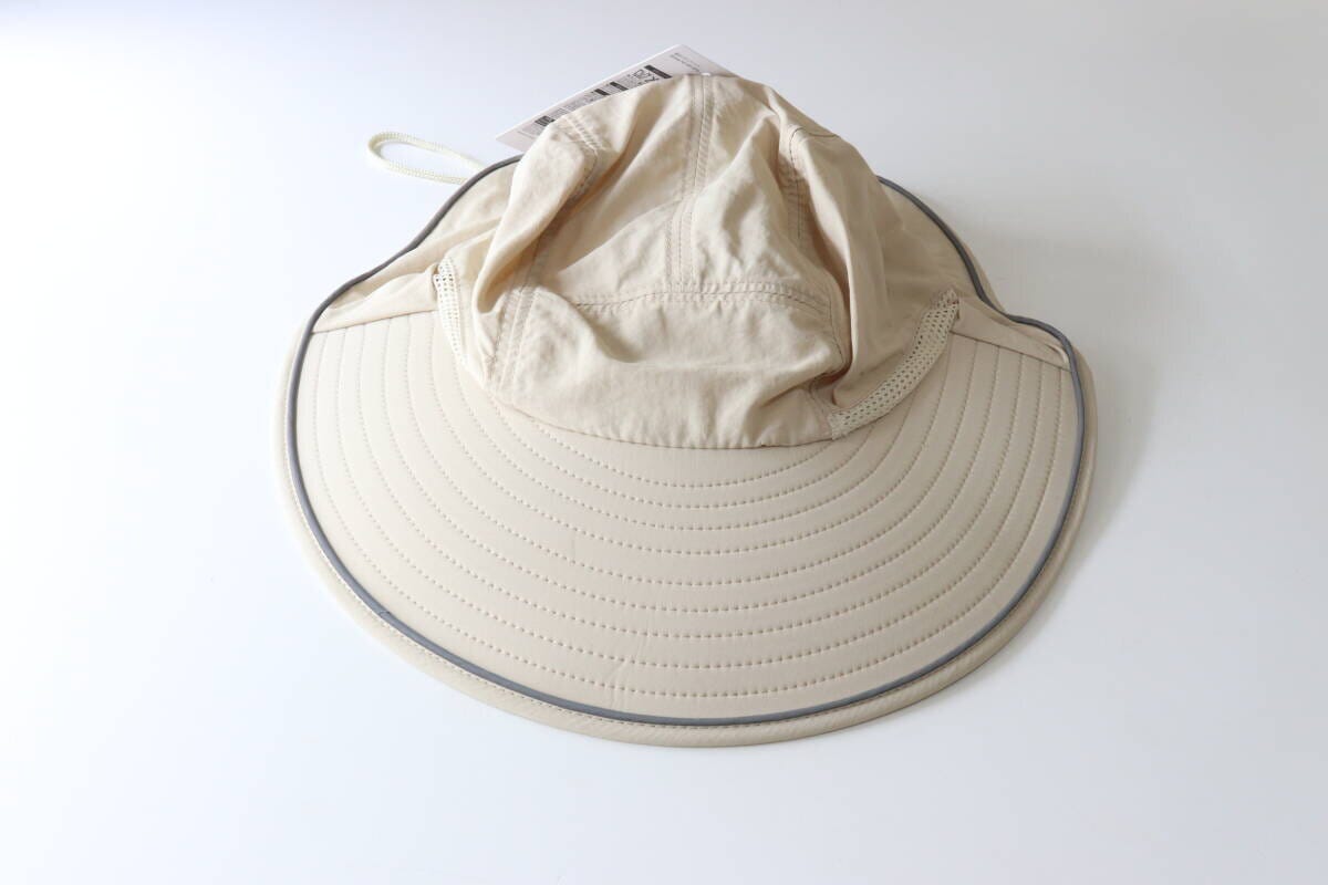 ダイソーの紐付バケットハットのパッケージ